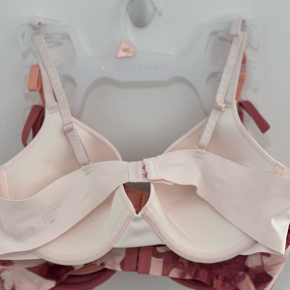 ⭐️NWT - Danskin Women's Marble Pink and White Bra - Picture 7 of 7